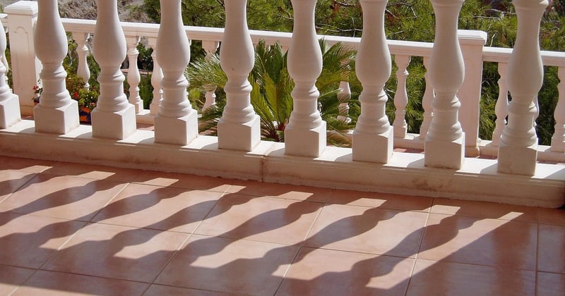 Comment poser un carrelage extérieur sur une terrasse sans se tromper