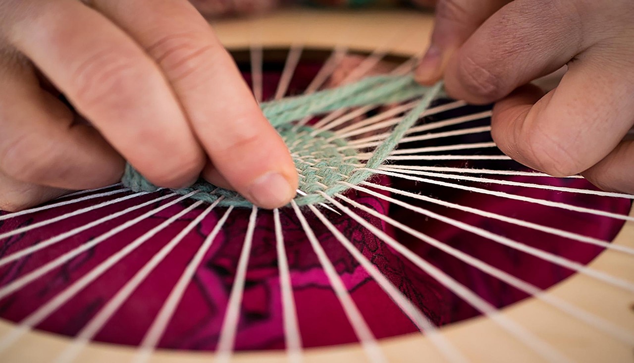 découvrez l'univers des artisans : savoir-faire, métiers d'art et passion du travail manuel. infos, conseils et inspirations pour tous les amateurs d'artisanat.