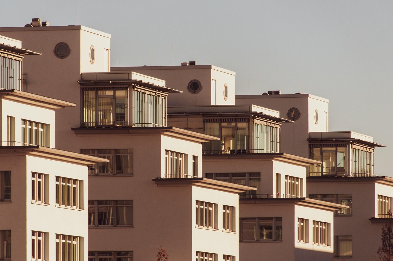découvrez les meilleures stratégies et conseils pour réussir vos négociations immobilières. apprenez à obtenir le meilleur prix, à préparer votre dossier et à conclure votre transaction immobilière avec succès.